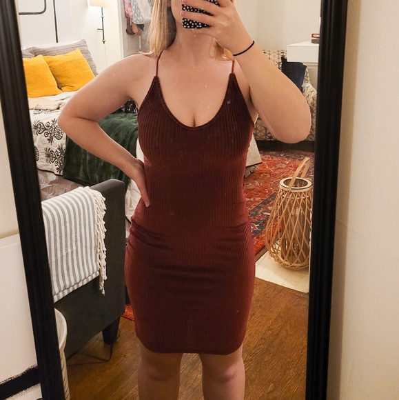 Dresses & Skirts - Maroon velvet body con dress